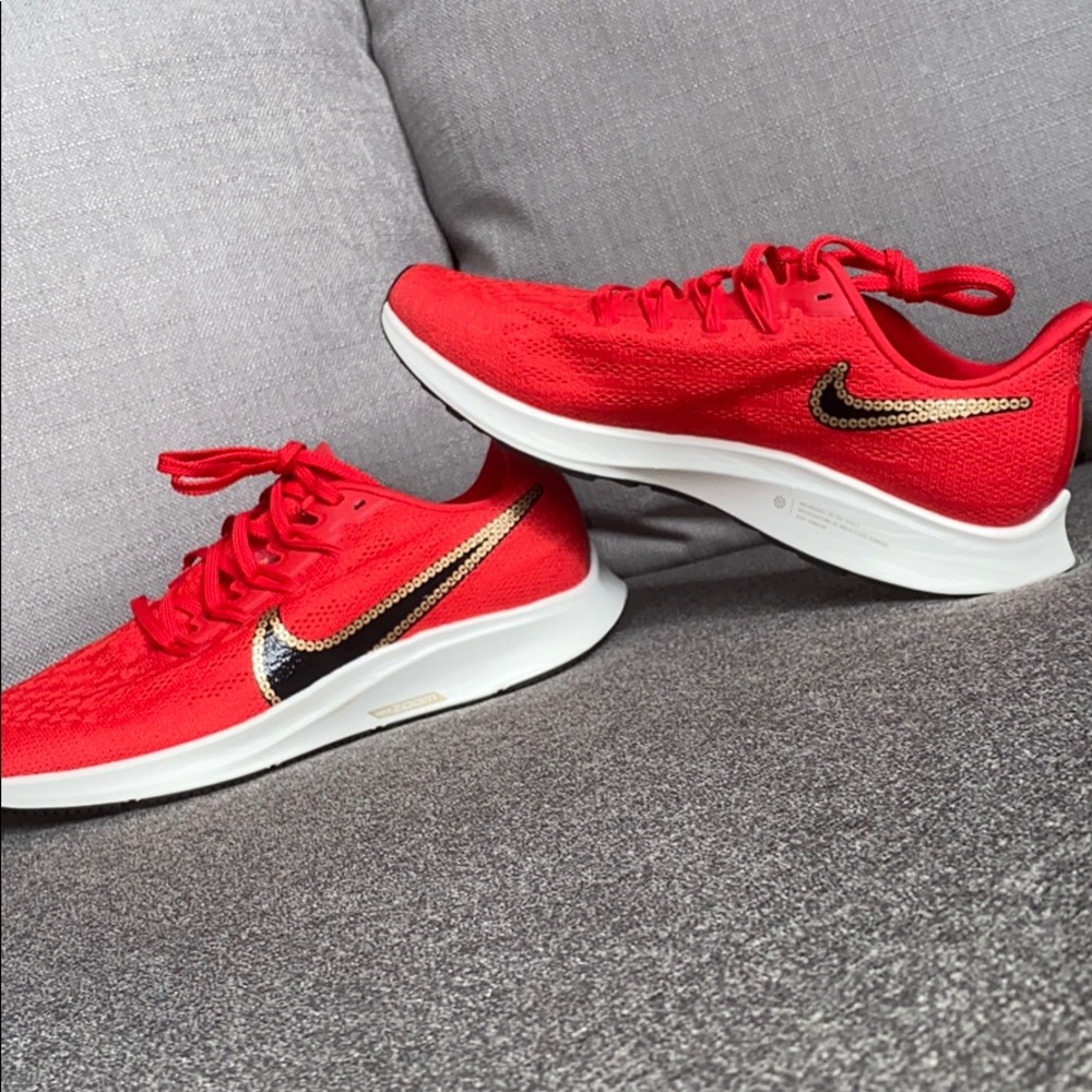 *NEW* Woman’s Nike Air Zoom Pegasus 36 - size 10